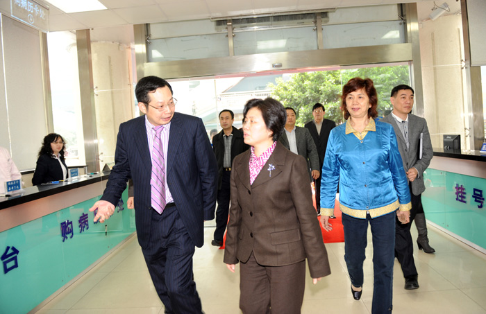 2010年3月，副省長(zhǎng)陳樺來(lái)我院調(diào)研參觀